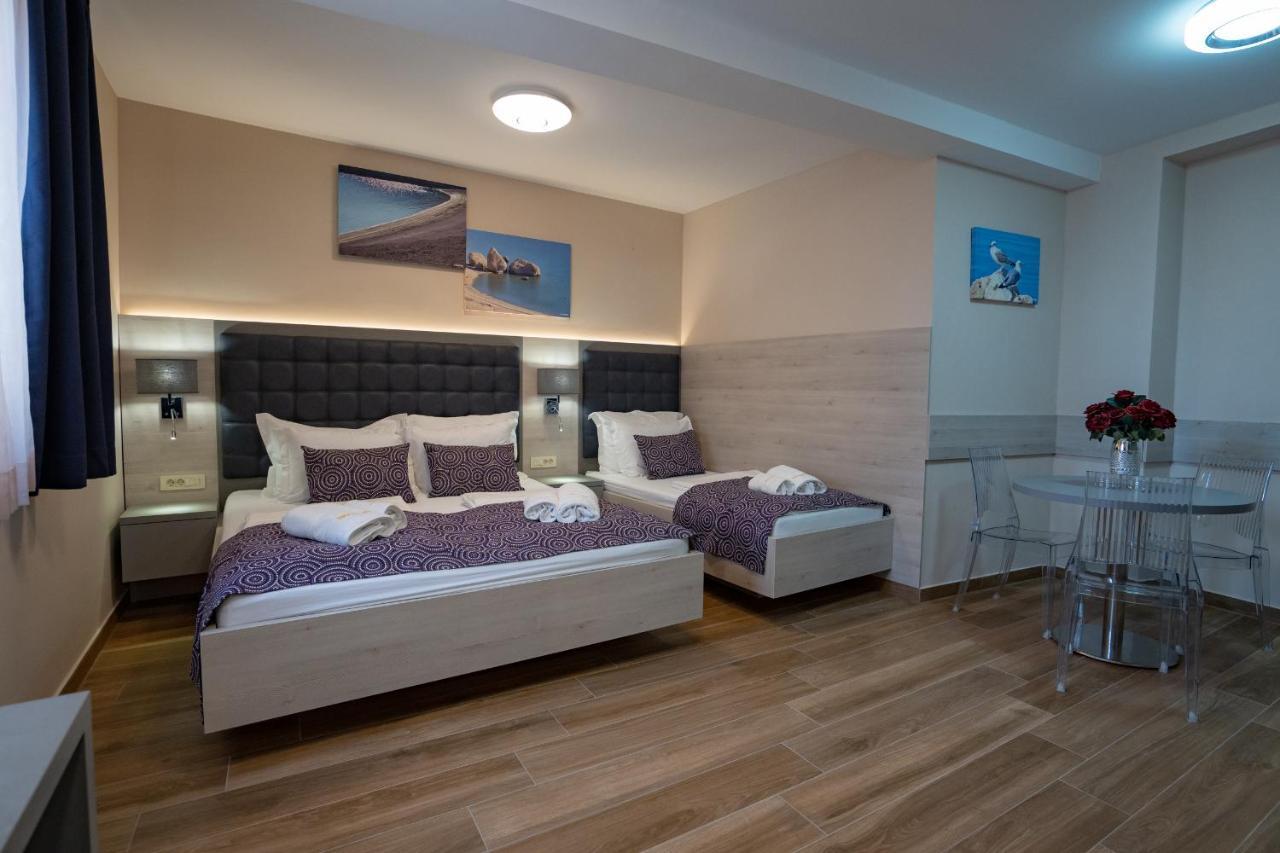 Bed&Breakfast Novalis Novalja Ngoại thất bức ảnh