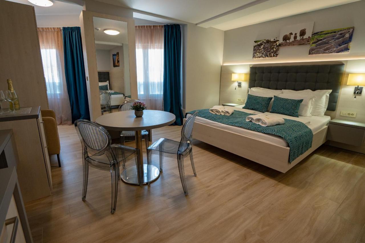 Bed&Breakfast Novalis Novalja Ngoại thất bức ảnh