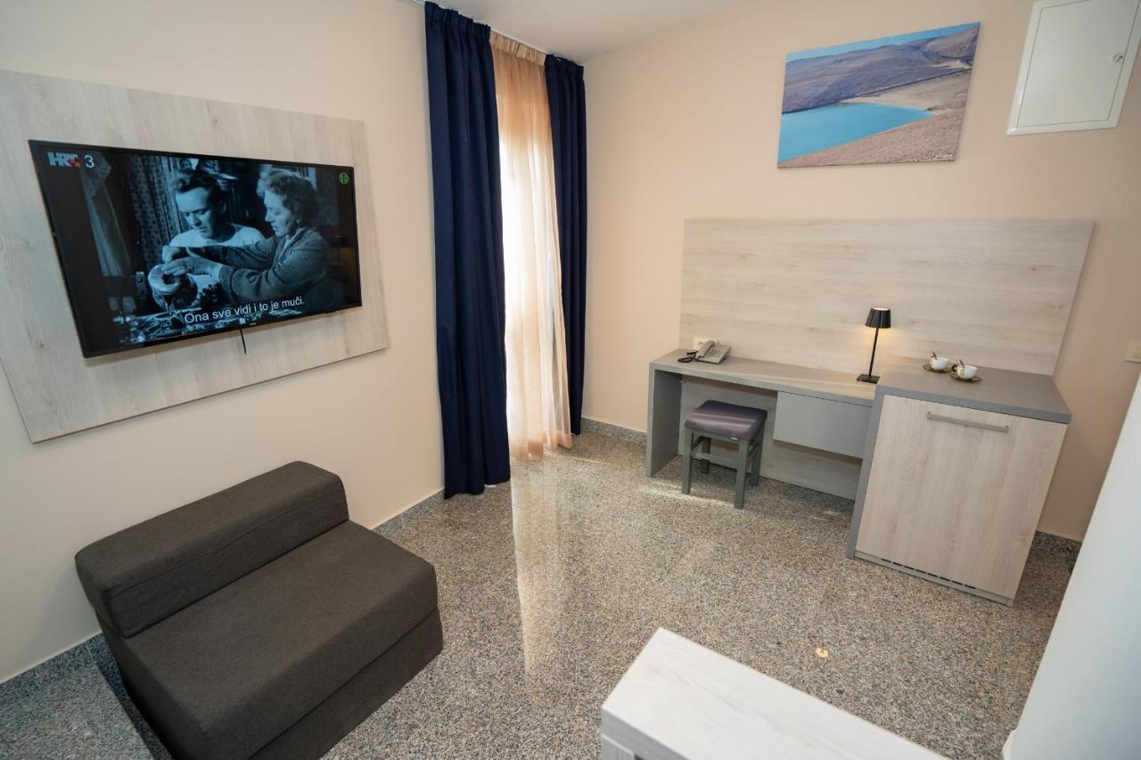 Bed&Breakfast Novalis Novalja Ngoại thất bức ảnh
